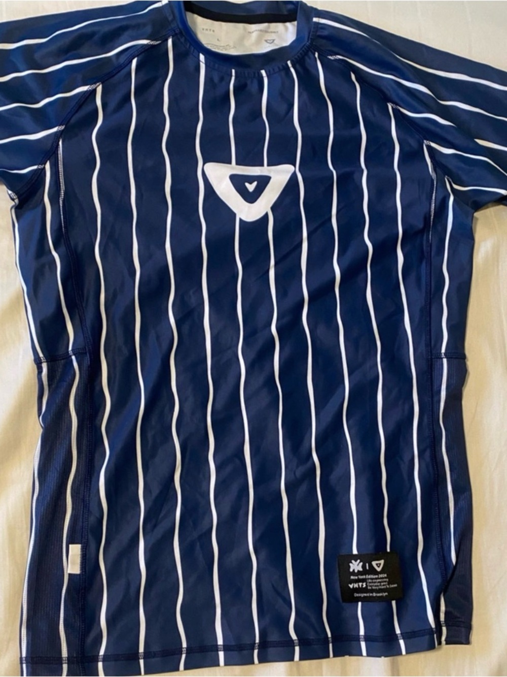 VHTS NAVY BLUE NY RASHGUARD LARGE
